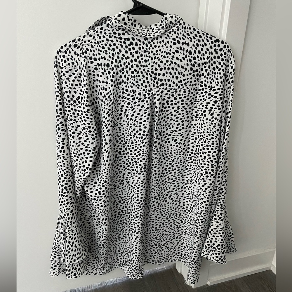 Oversized Patterned Blouse - Picture 2 of 3